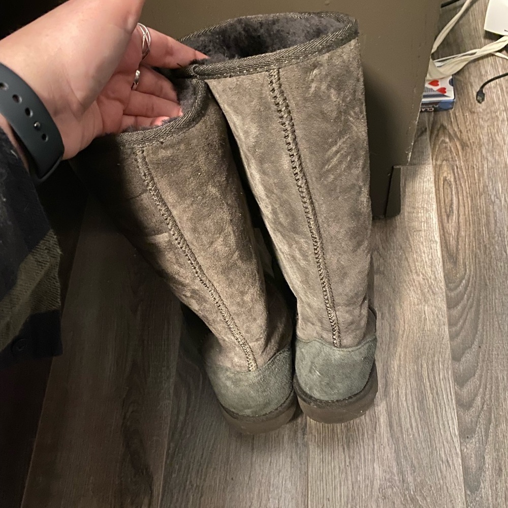 Kirkland women’s tall fur boots.‎ Size 9, brown. - Picture 3 of 6